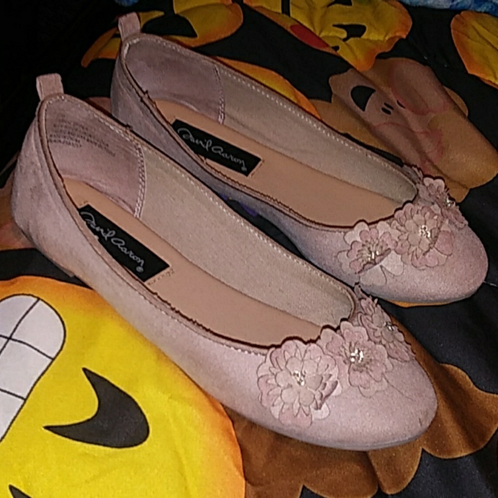 Pinkish nude flats
